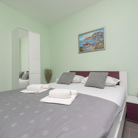 Villa Barbara-Kastela With Heated Pool 外观 照片