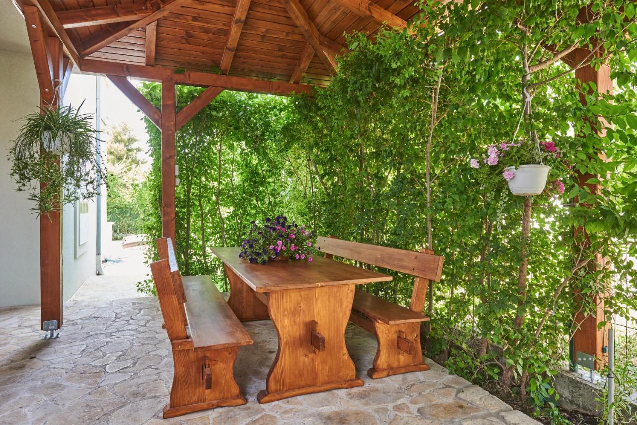 Villa Barbara-Kastela With Heated Pool 外观 照片