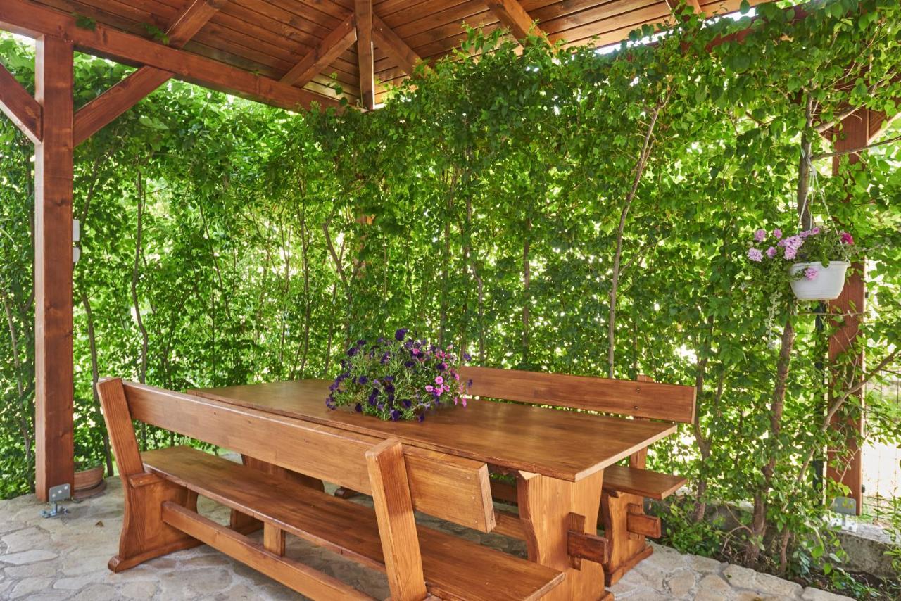Villa Barbara-Kastela With Heated Pool 外观 照片