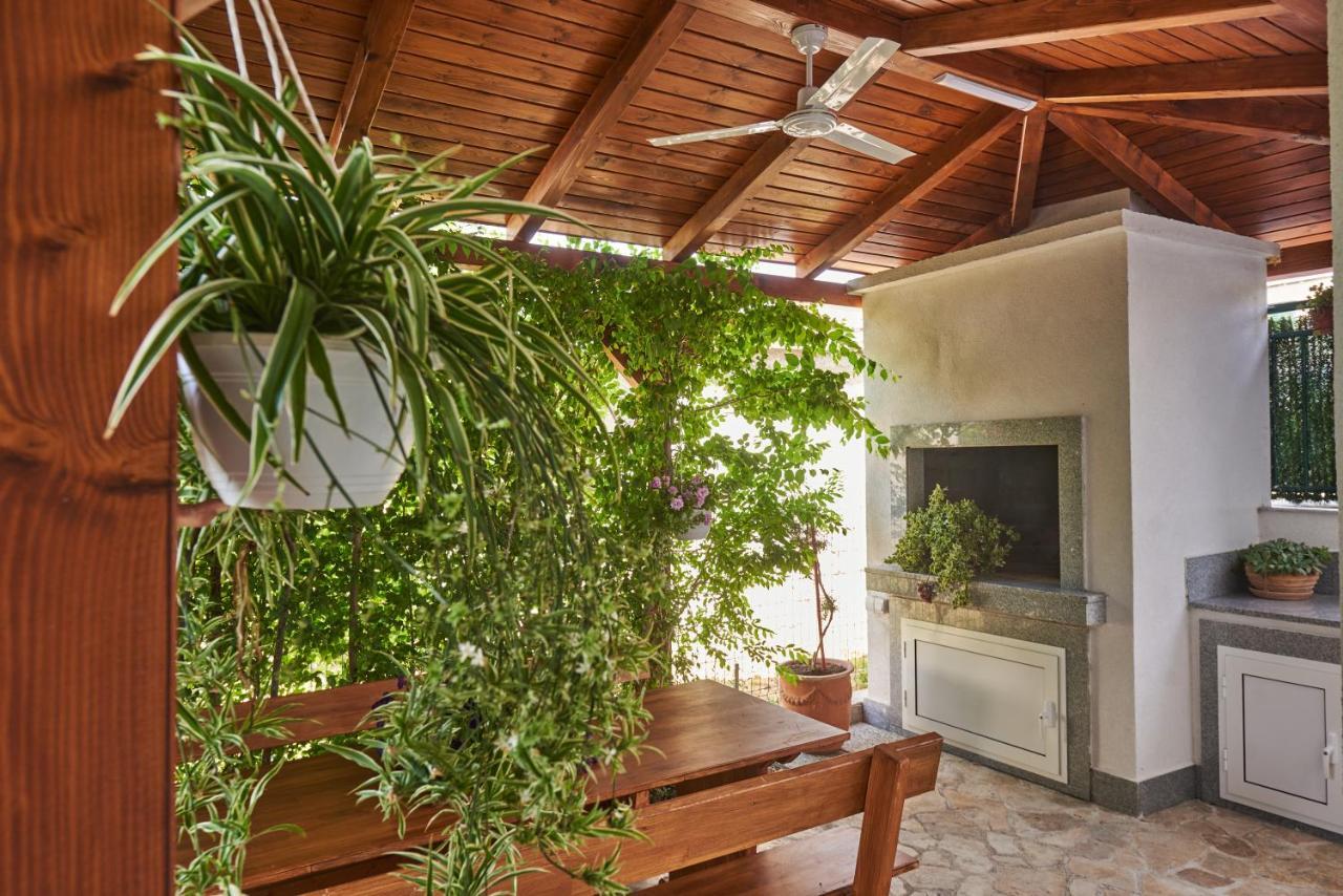 Villa Barbara-Kastela With Heated Pool 外观 照片