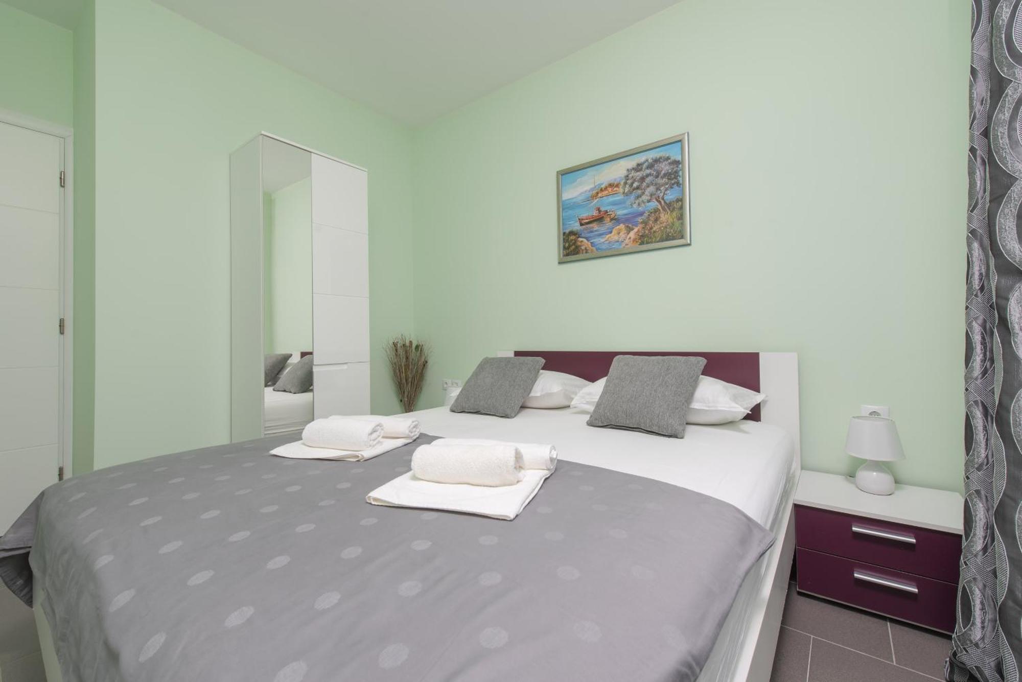 Villa Barbara-Kastela With Heated Pool 外观 照片