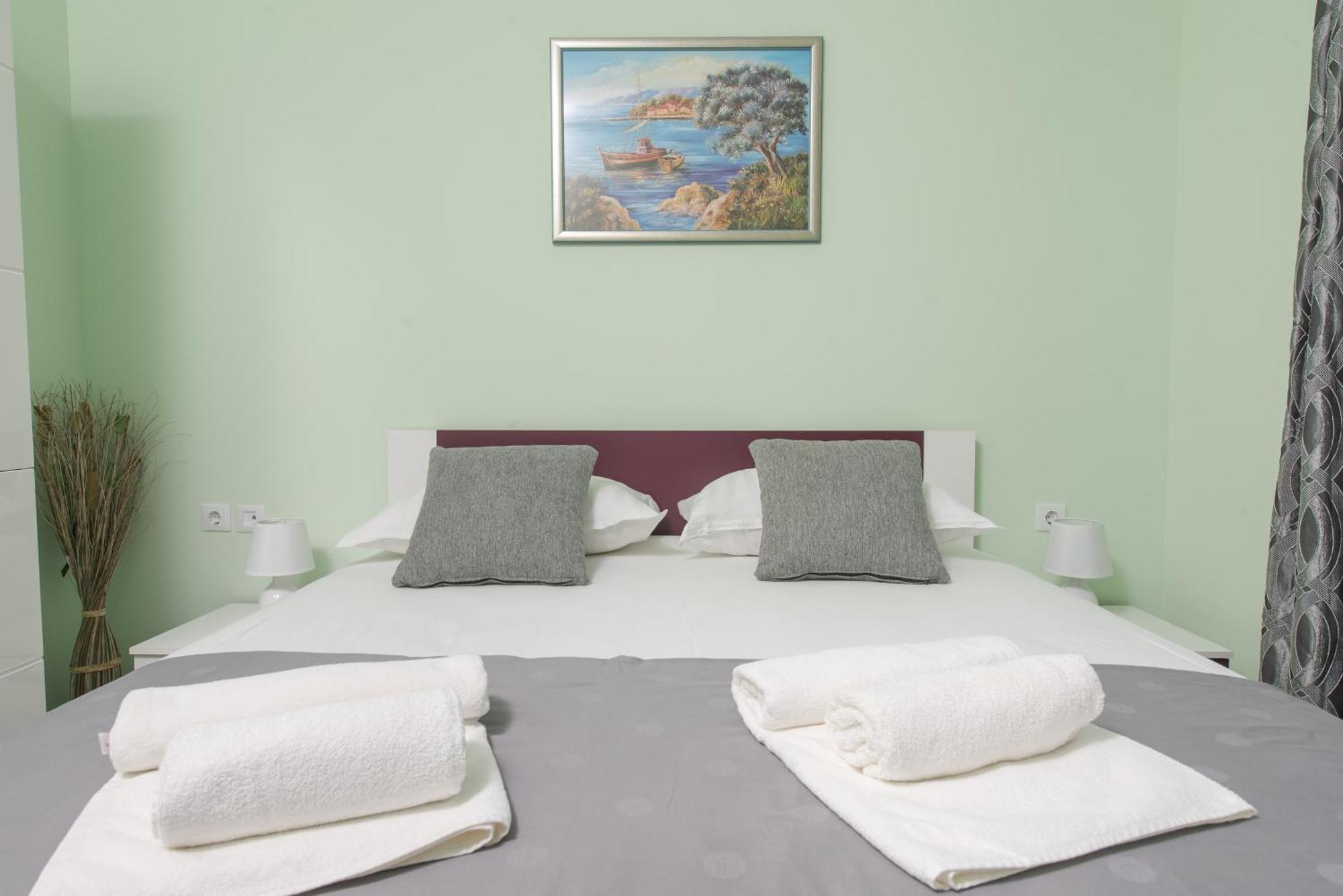Villa Barbara-Kastela With Heated Pool 外观 照片