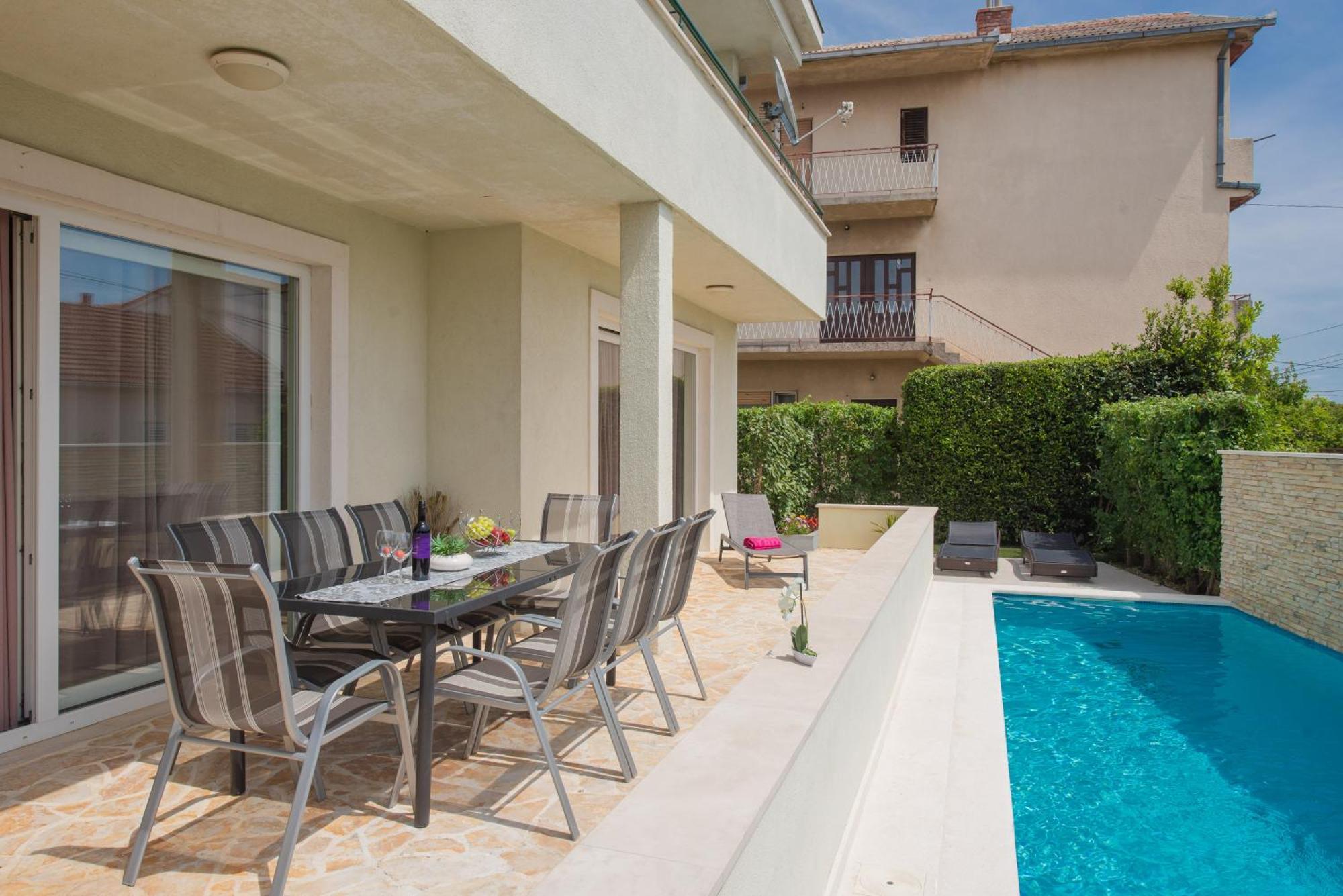 Villa Barbara-Kastela With Heated Pool 外观 照片