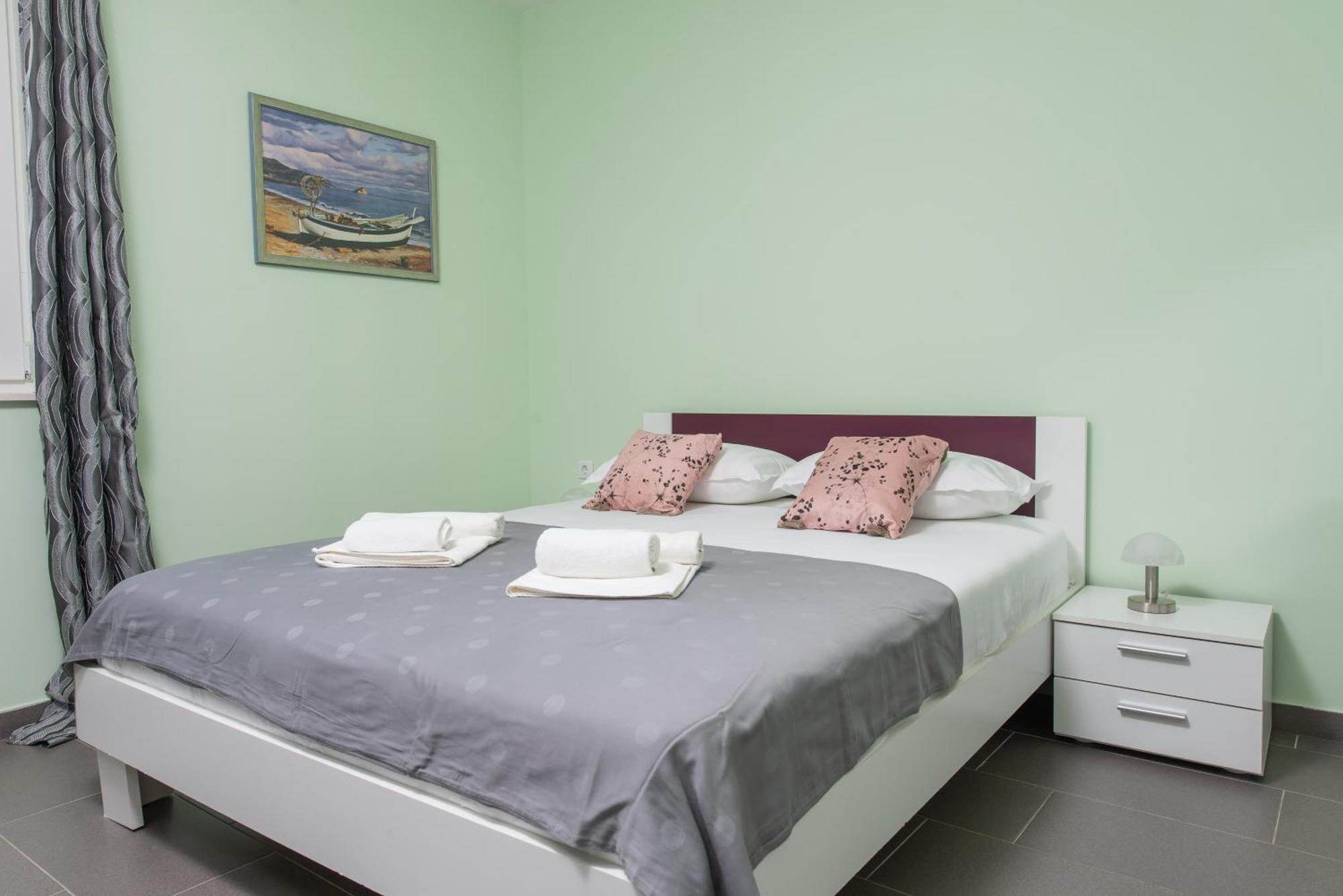 Villa Barbara-Kastela With Heated Pool 外观 照片