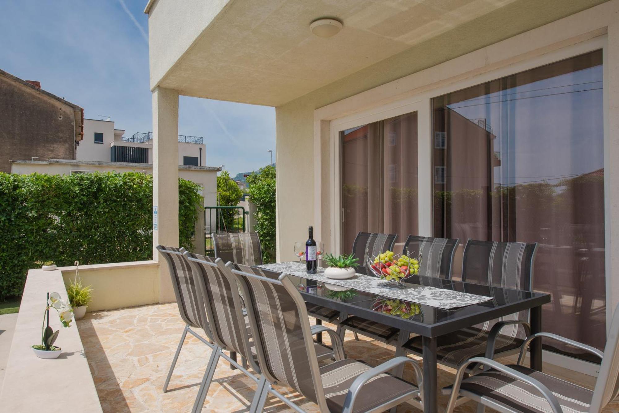 Villa Barbara-Kastela With Heated Pool 外观 照片