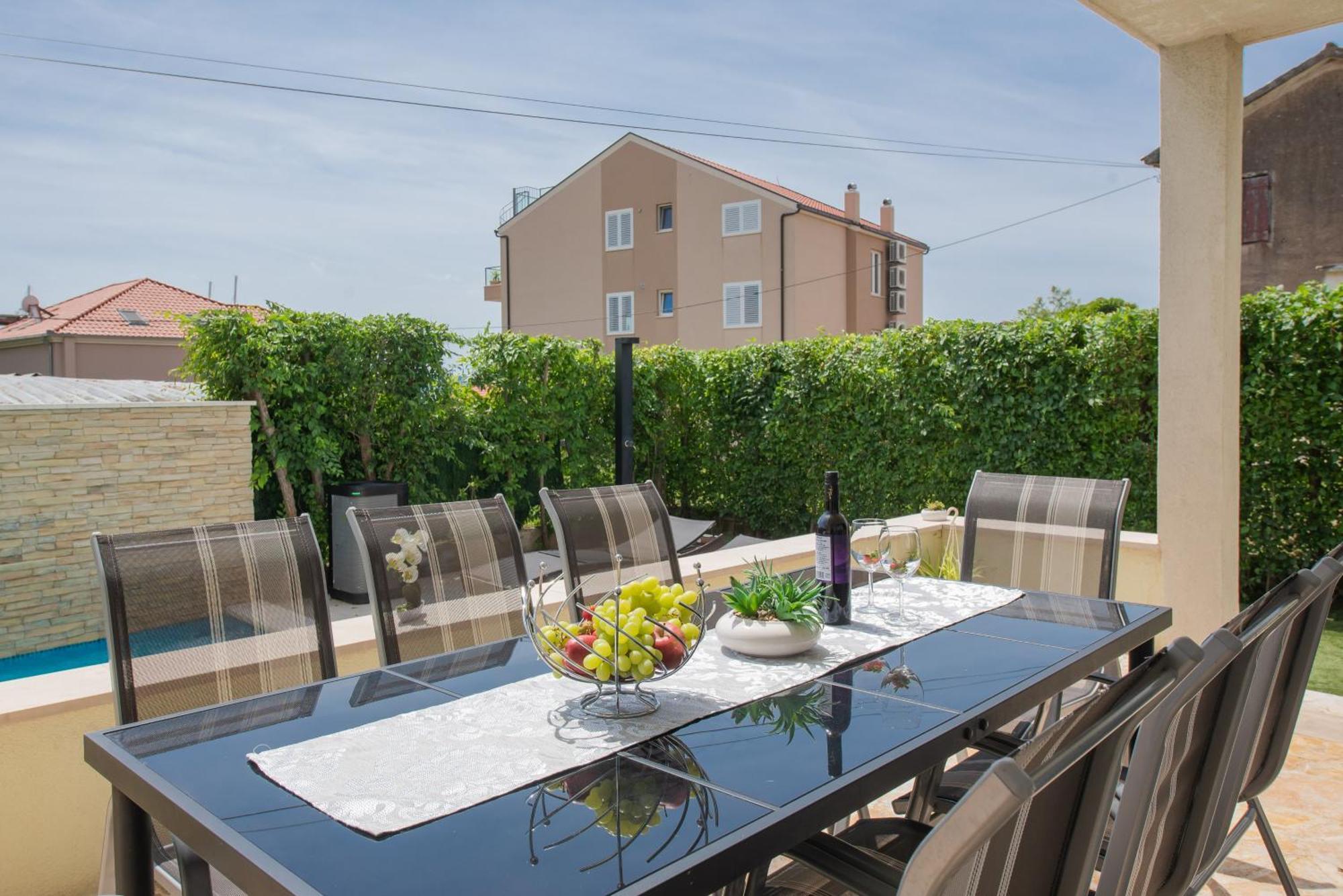 Villa Barbara-Kastela With Heated Pool 外观 照片