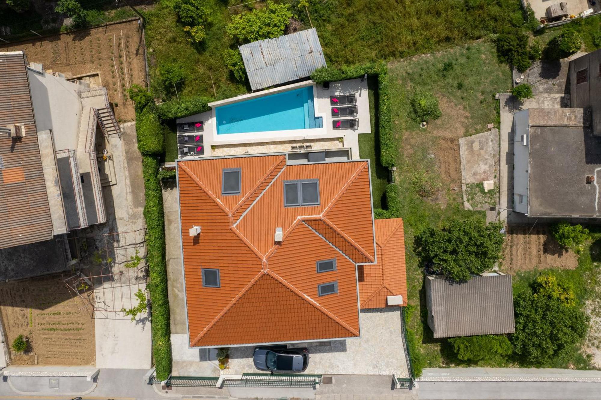 Villa Barbara-Kastela With Heated Pool 外观 照片