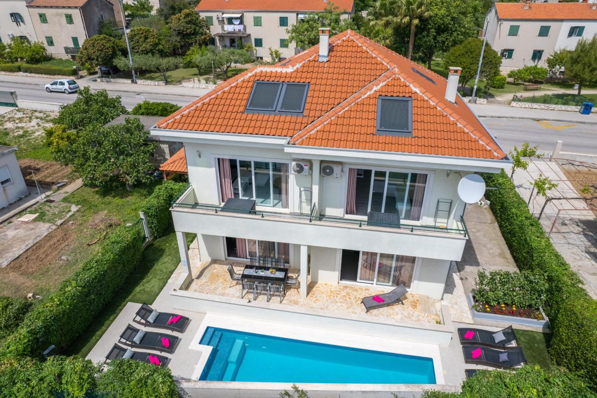 Villa Barbara-Kastela With Heated Pool 外观 照片
