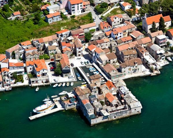Villa Barbara-Kastela With Heated Pool 外观 照片