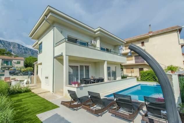 Villa Barbara-Kastela With Heated Pool 外观 照片