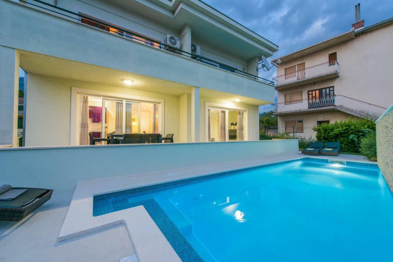 Villa Barbara-Kastela With Heated Pool 外观 照片