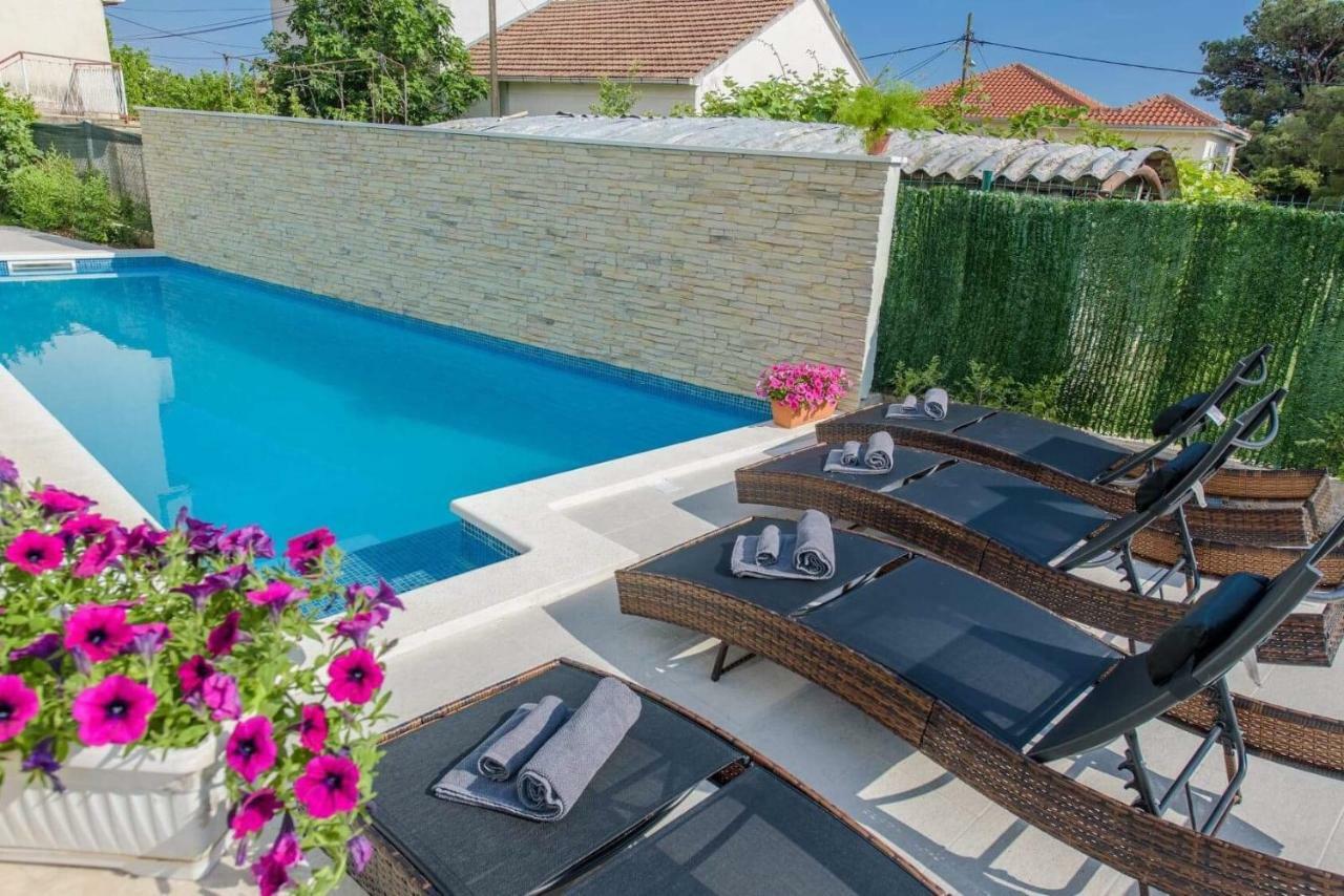 Villa Barbara-Kastela With Heated Pool 外观 照片