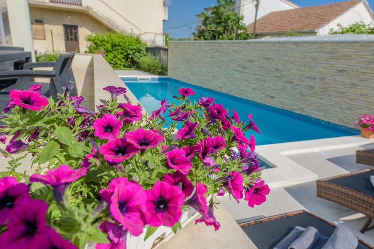 Villa Barbara-Kastela With Heated Pool 外观 照片
