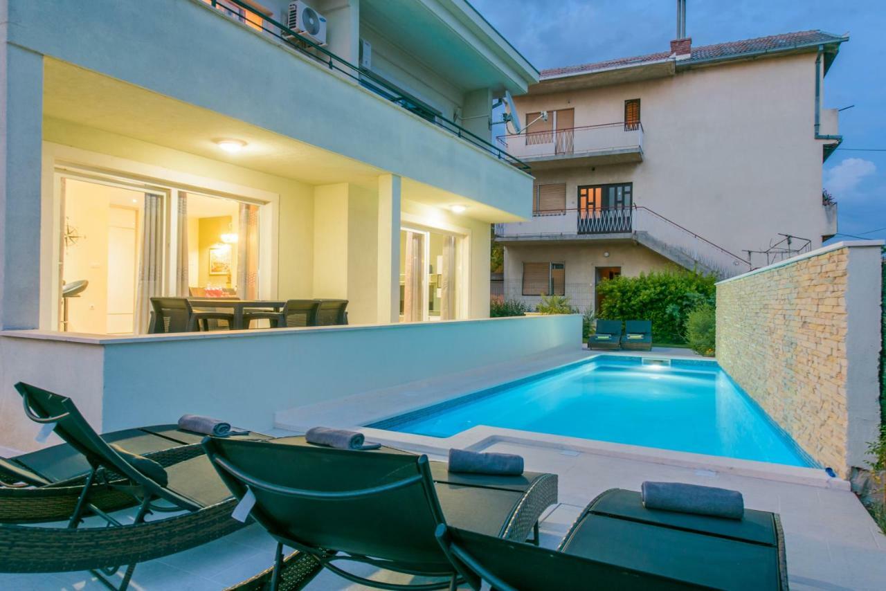 Villa Barbara-Kastela With Heated Pool 外观 照片