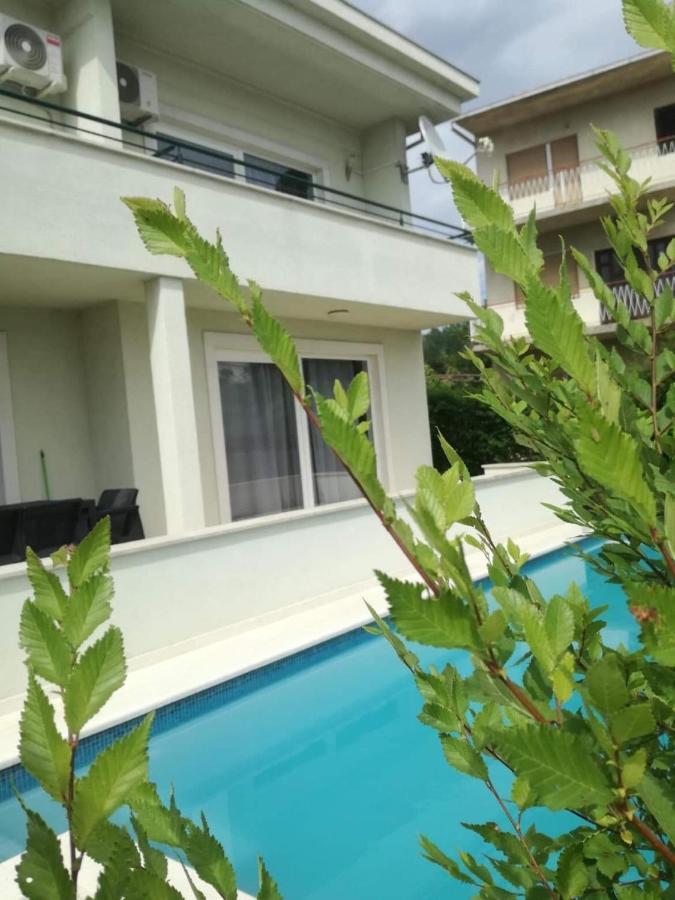 Villa Barbara-Kastela With Heated Pool 外观 照片
